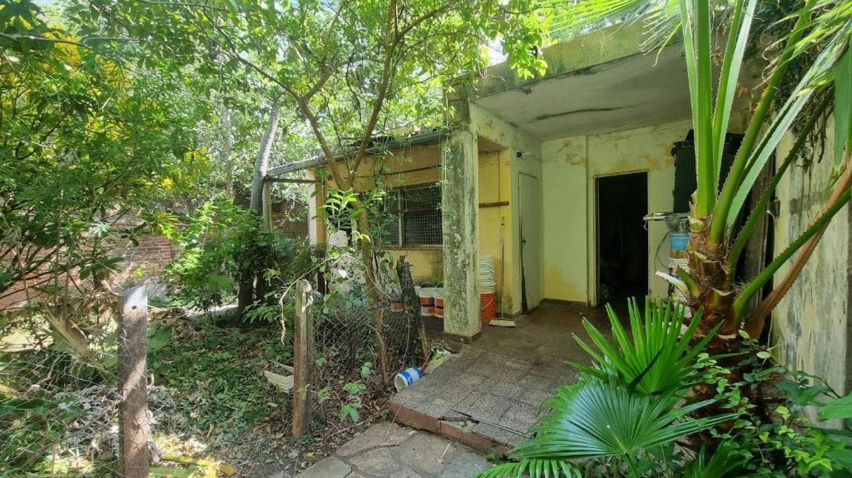 CASA CON LOCAL COMERCIAL