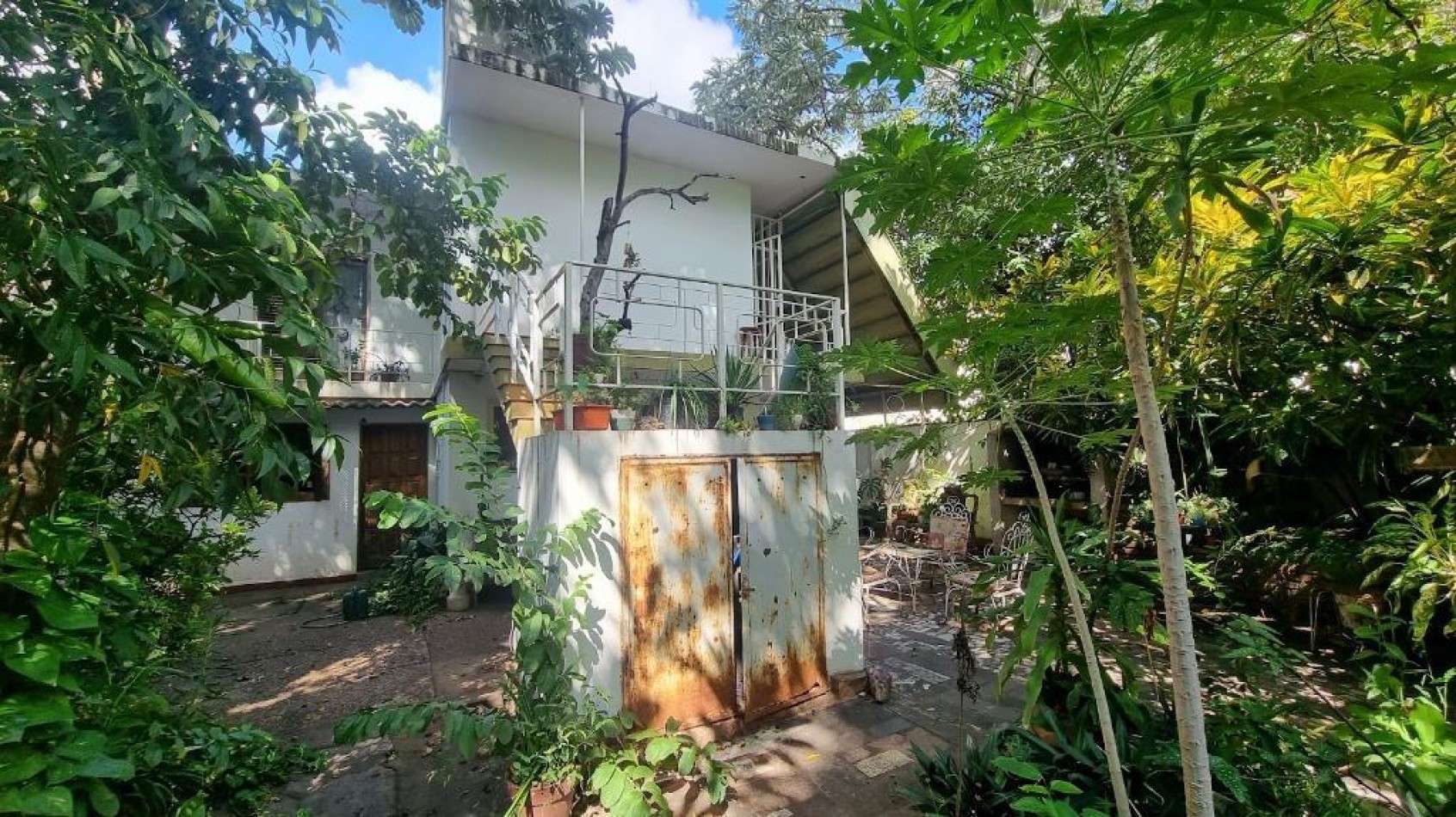 CASA CON LOCAL COMERCIAL
