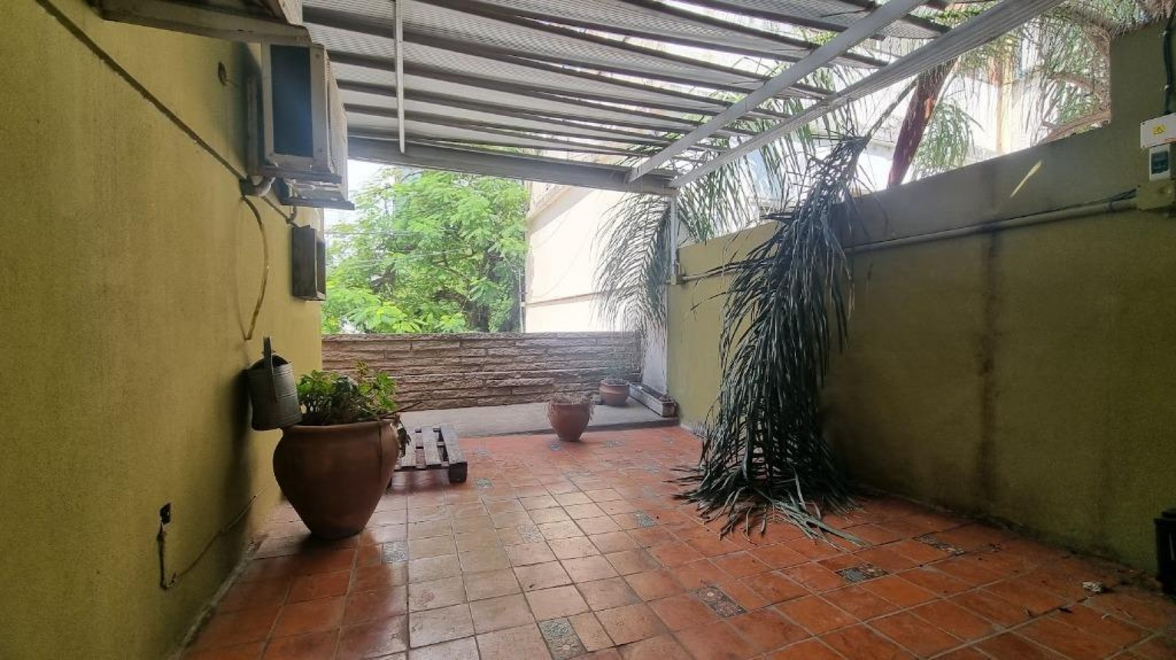 CASA CON LOCAL COMERCIAL