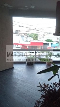 CASA CON OFICINAS