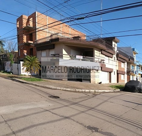 CASA CON OFICINAS