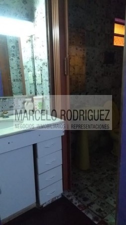 CASA CON OFICINAS