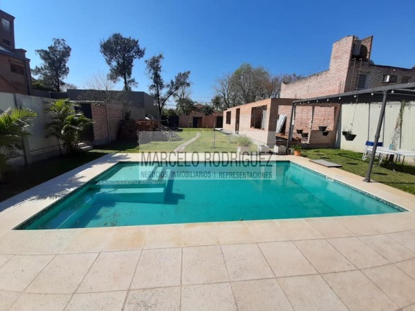 CASA CON QUINCHO Y PISCINA