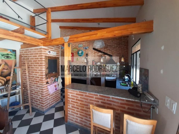 CASA CON QUINCHO Y PISCINA