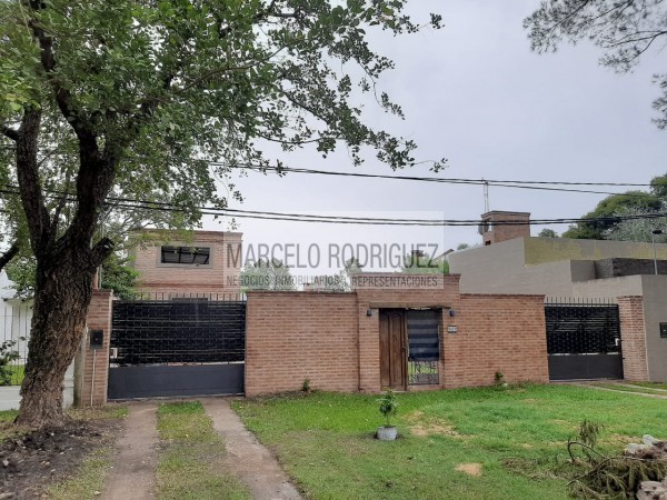 CASA CON QUINCHO Y PISCINA