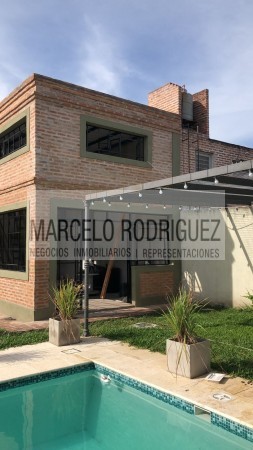 CASA CON QUINCHO Y PISCINA