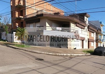 CASA CON OFICINAS