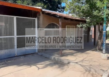 CASA CON LOCALES
